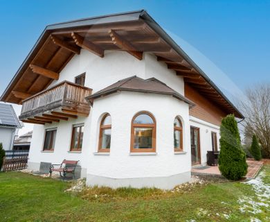 Platz ohne Ende: Gut ausgestattetes Einfamilienhaus in Plattling