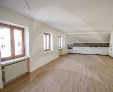 Wohnen mit Stil: Außergewöhnliche 5-Zimmer-Dachgeschosswohnung im wunderschönen Stadtteil Hals