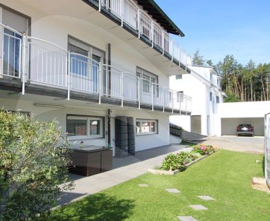 Großzügiges Zweifamilienhaus mit Ausbaupotential, naturnah und ruhig gelegen!