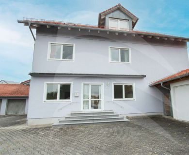 Gewerbefläche mit Wohnung in Neufahrn zu vermieten