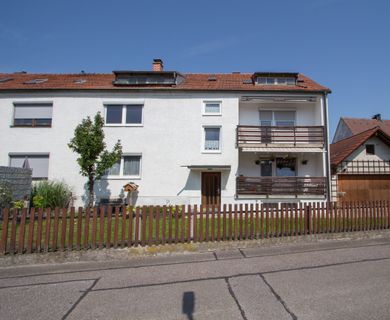 Geräumige Doppelhaushälfte mit zwei Wohnungen mit ruhiger und zentraler Lage in Ergolding!