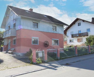 Renoviertes Einfamilienhaus  mit kleinem Nebengebäude (auf Erbpacht)!